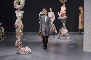 defile-tory-burch-automne-hiver-2020-2021-new-york-look-44.thumb.jpg.d853d1bd2e2ecb9bb11af45df64d6911.jpg
