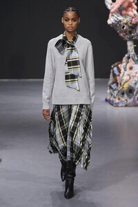 defile-tory-burch-automne-hiver-2020-2021-new-york-look-9.thumb.jpg.eb092e0a543fca4cc0cb57403d30dba1.jpg