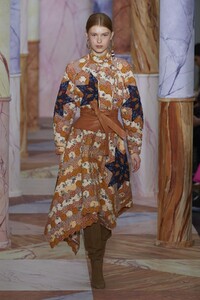 defile-ulla-johnson-automne-hiver-2020-2021-new-york-look-20.thumb.jpg.81fa220499b3dac166e4eb1f9b216f78.jpg