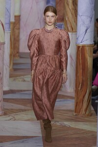 defile-ulla-johnson-automne-hiver-2020-2021-new-york-look-41.thumb.jpg.0abd2d7971331cf85f283ae313de02a7.jpg