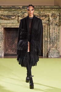 defile-vera-wang-automne-hiver-2020-2021-new-york-look-17.thumb.jpg.aea744b06d892fedb8b9e948d9bdcd45.jpg