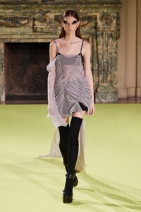 defile-vera-wang-automne-hiver-2020-2021-new-york-look-4.thumb.jpg.87f2a9688cb7c86dc39415a3f819236b.jpg