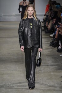 defile-zadig-amp-voltaire-automne-hiver-2020-2021-new-york-look-49.thumb.jpg.3e0afb54cef43bc8a25e40044aadaa51.jpg