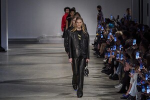 defile-zadig-amp-voltaire-automne-hiver-2020-2021-new-york-look-54.thumb.jpg.18ee6a22334400a29e1d3acdc9f4a443.jpg