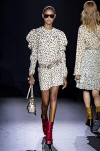 defile-zadig-amp-voltaire-printemps-ete-2020-paris-look-20.thumb.jpg.08e21a45846778522c021c660233c412.jpg