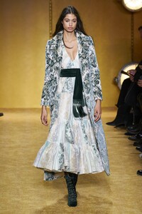 defile-zimmermann-automne-hiver-2020-2021-new-york-look-24.thumb.jpg.7615061d04abace5d64e2849aa39a740.jpg