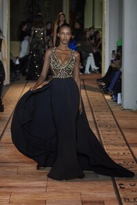 defile-zuhair-murad-printemps-ete-2020-paris-look-16.thumb.jpg.7d954f4bddc812ba82588fe2d97cbcb6.jpg