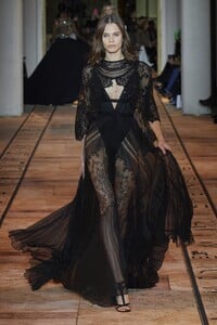 defile-zuhair-murad-printemps-ete-2020-paris-look-18.thumb.jpg.f2701497a881837b2425734234390980.jpg