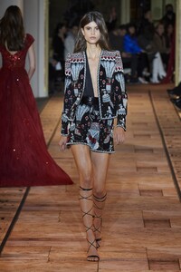 defile-zuhair-murad-printemps-ete-2020-paris-look-31.thumb.jpg.d286394be6fb6c12ec73330097e0c488.jpg