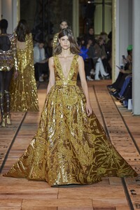 defile-zuhair-murad-printemps-ete-2020-paris-look-7.thumb.jpg.782271f995c91746f6895cf2a8b4bfda.jpg