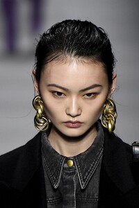detail-defile-alberta-ferretti-automne-hiver-2020-2021-milan-detail-14.thumb.jpg.8431c125aa295695f98092c6af5b1fd4.jpg