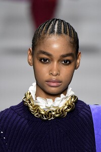 detail-defile-alberta-ferretti-automne-hiver-2020-2021-milan-detail-15.thumb.jpg.87abc22319c7f8bea51db9162c47b708.jpg