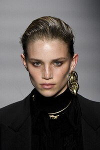 detail-defile-alberta-ferretti-automne-hiver-2020-2021-milan-detail-29.thumb.jpg.bfb95ffd62c5b7262f3693ecf9286492.jpg