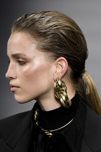 detail-defile-alberta-ferretti-automne-hiver-2020-2021-milan-detail-30.thumb.jpg.8e9811eed2877060b15f6531ab987e0b.jpg
