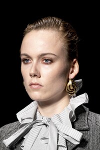 detail-defile-alberta-ferretti-automne-hiver-2020-2021-milan-detail-52.thumb.jpg.0d060dd7151de2dcd0b05f19bbaadbc4.jpg