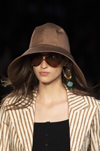detail-defile-alberta-ferretti-printemps-ete-2020-milan-detail-108.thumb.jpg.be0bf54dd7bf66b7aefa112a2345e8af.jpg