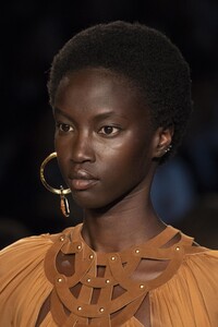 detail-defile-alberta-ferretti-printemps-ete-2020-milan-detail-21.thumb.jpg.b6ca0fe343a44bf4485e38b0e0ae2b82.jpg