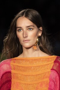 detail-defile-alberta-ferretti-printemps-ete-2020-milan-detail-63.thumb.jpg.43e04dd653baab48ccb666fd0660691a.jpg