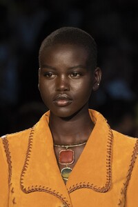 detail-defile-alberta-ferretti-printemps-ete-2020-milan-detail-8.thumb.jpg.47ba072d6d7030f4531ef19390052d17.jpg