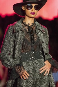 detail-defile-anna-sui-automne-hiver-2020-2021-new-york-detail-140.thumb.jpg.83a0dac327b38e806111ef65bdf81a26.jpg