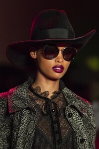 detail-defile-anna-sui-automne-hiver-2020-2021-new-york-detail-143.thumb.jpg.23798ec262a6b3b07320984ba8bc6fac.jpg