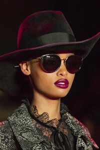 detail-defile-anna-sui-automne-hiver-2020-2021-new-york-detail-145.thumb.jpg.841d1c2f2de92eaeba7c3797e262db66.jpg