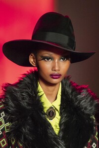 detail-defile-anna-sui-automne-hiver-2020-2021-new-york-detail-150.thumb.jpg.e7f62c97cfdd1b12e8809f58499c7dd3.jpg