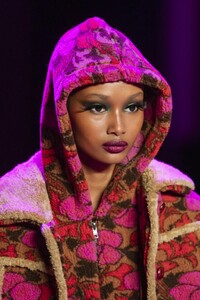 detail-defile-anna-sui-automne-hiver-2020-2021-new-york-detail-220.thumb.jpg.a5e1779c3efa9972020e2a2da9f969fe.jpg