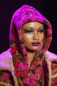 detail-defile-anna-sui-automne-hiver-2020-2021-new-york-detail-260.thumb.jpg.7e18ab88aa40aa98779519605b908af3.jpg