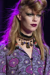 detail-defile-anna-sui-automne-hiver-2020-2021-new-york-detail-48.thumb.jpg.dacdd4e8c6c1935825dae83068133547.jpg