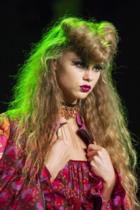 detail-defile-anna-sui-automne-hiver-2020-2021-new-york-detail-71.thumb.jpg.77cd4020b6e0179fd2ac3dd2725a9c78.jpg