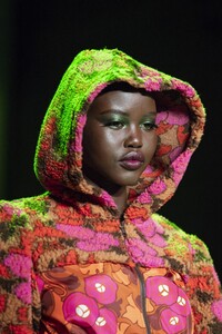 detail-defile-anna-sui-automne-hiver-2020-2021-new-york-detail-74.thumb.jpg.61c8a5dc7f7263dffcbaece0feabfd84.jpg