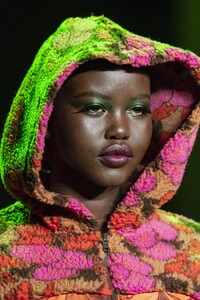 detail-defile-anna-sui-automne-hiver-2020-2021-new-york-detail-75.thumb.jpg.cbc208ec9d6ba283978bfe92c8b6173c.jpg