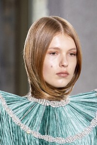 detail-defile-area-automne-hiver-2020-2021-new-york-detail-42.thumb.jpg.c90cbb26e55023b148e2b3adb65c6094.jpg
