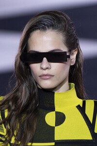 detail-defile-balmain-printemps-ete-2020-paris-detail-7.thumb.jpg.5a5374a47fa11448772285f2ed948821.jpg