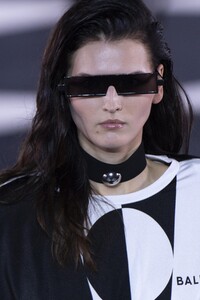 detail-defile-balmain-printemps-ete-2020-paris-detail-8.thumb.jpg.6b72fa19ddc6e784ed402c2179312852.jpg
