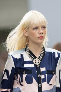 detail-defile-chanel-printemps-ete-2020-paris-detail-171.thumb.jpg.00147272afcc9fcef0e5b48ce81dcd71.jpg