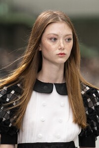 detail-defile-chanel-printemps-ete-2020-paris-detail-197.thumb.jpg.c82332975611b632bd44b1cb7c558091.jpg
