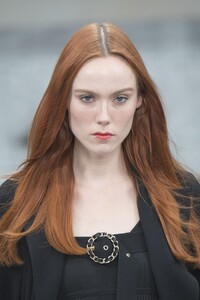 detail-defile-chanel-printemps-ete-2020-paris-detail-58.thumb.jpg.9a42b34fc309175d7e5d3cf03c35911b.jpg