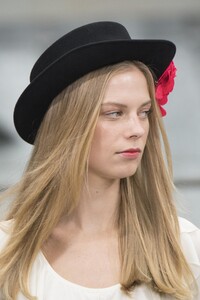 detail-defile-chanel-printemps-ete-2020-paris-detail-6.thumb.jpg.d81bb068628f5266446cf61a61d15ceb.jpg