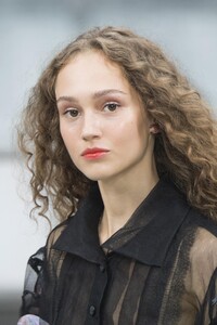 detail-defile-chanel-printemps-ete-2020-paris-detail-64.thumb.jpg.d775ae6ac621bea9000e080efe5565bb.jpg