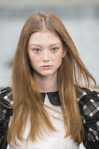 detail-defile-chanel-printemps-ete-2020-paris-detail-8.thumb.jpg.f5673e2d04896a141ae1d7470cf19837.jpg