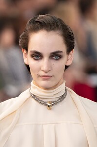 detail-defile-chloe-printemps-ete-2020-paris-detail-93.thumb.jpg.354c6a61fe09deb481d5fda5f072e205.jpg