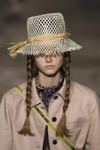 detail-defile-christian-dior-printemps-ete-2020-paris-detail-52.thumb.jpg.48305389dbacf26b32d6db8156dfecc0.jpg