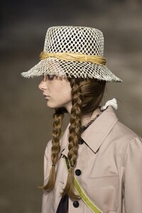 detail-defile-christian-dior-printemps-ete-2020-paris-detail-54.thumb.jpg.7d1ce071a9f336bfa45d38a1807a0f61.jpg