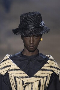 detail-defile-christian-dior-printemps-ete-2020-paris-detail-62.thumb.jpg.7b0fc5550b6d314a59e651457f5ae90b.jpg