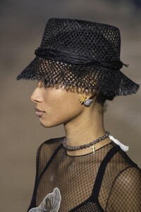 detail-defile-christian-dior-printemps-ete-2020-paris-detail-87.thumb.jpg.846e75da9e302d09de9593c9e0f611ba.jpg