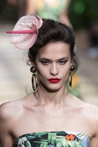 detail-defile-dolce-amp-gabbana-printemps-ete-2020-milan-detail-156.thumb.jpg.a5fa7dc3a396b4db6ee0c38879240ab6.jpg