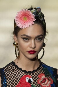 detail-defile-dolce-amp-gabbana-printemps-ete-2020-milan-detail-22.thumb.jpg.cc0e39a2f07933f20cebed5a81d15e31.jpg