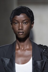 detail-defile-dries-van-noten-printemps-ete-2020-paris-detail-11.thumb.jpg.53801be30d86edb6739fa9d166d92a59.jpg